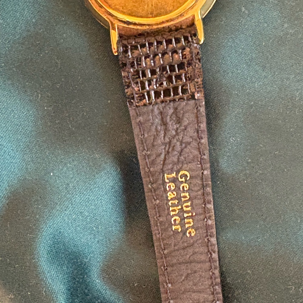 Vintage Gucci 3000L Quartz Ladies Watch 25 mm black dial crocodile skin strap - Picture 13 of 14